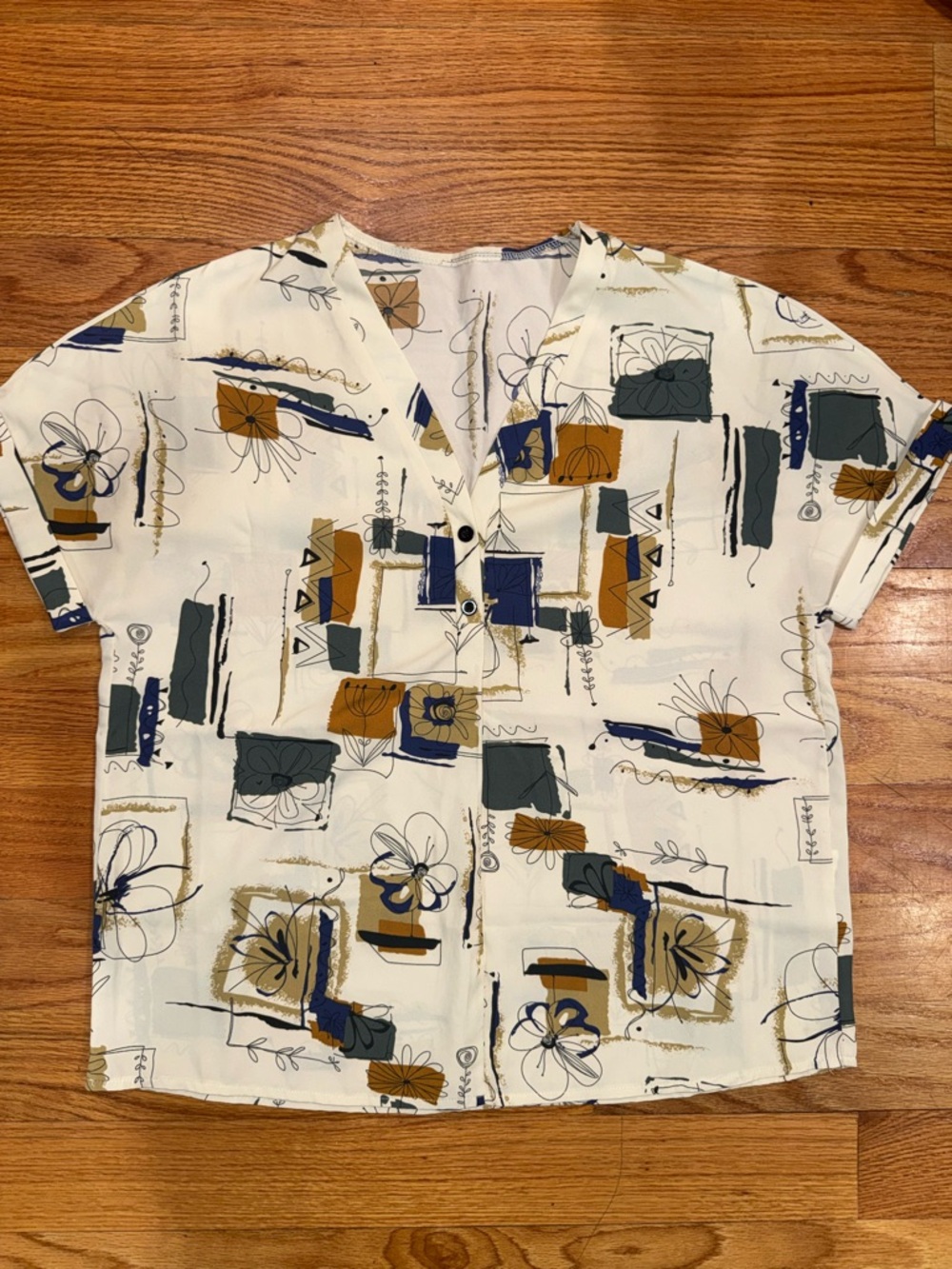 Abstract Geometric Floral Short-Sleeve Button Down Blouse in Cream